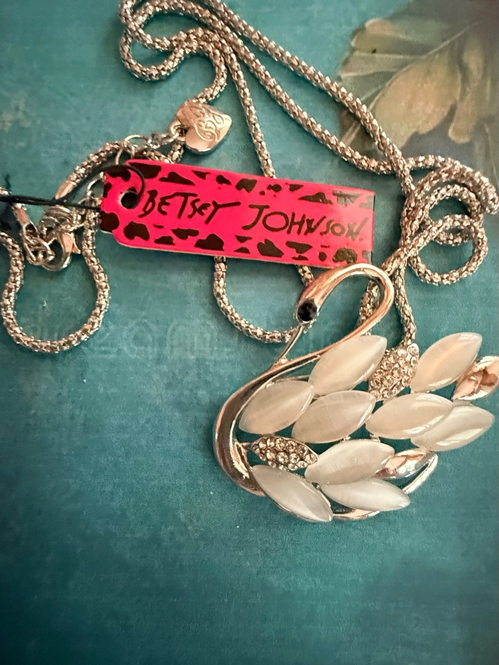 Betsey Johnson White Swan Pendant Necklace - Brooch Silver Chain